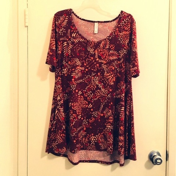 LuLaRoe Tops - Lularoe Orange/red Floral tee-shirt Sz M LuLaRoe Tops - Lularoe Orange/red Floral tee-shirt Sz M